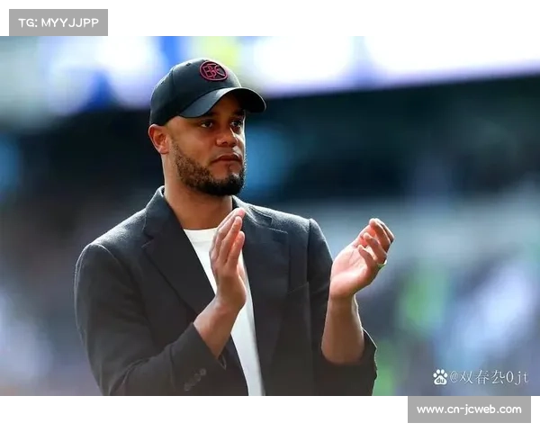 孔帕尼轮换展现拜仁阵容深度与执教智慧击战勒沃库森